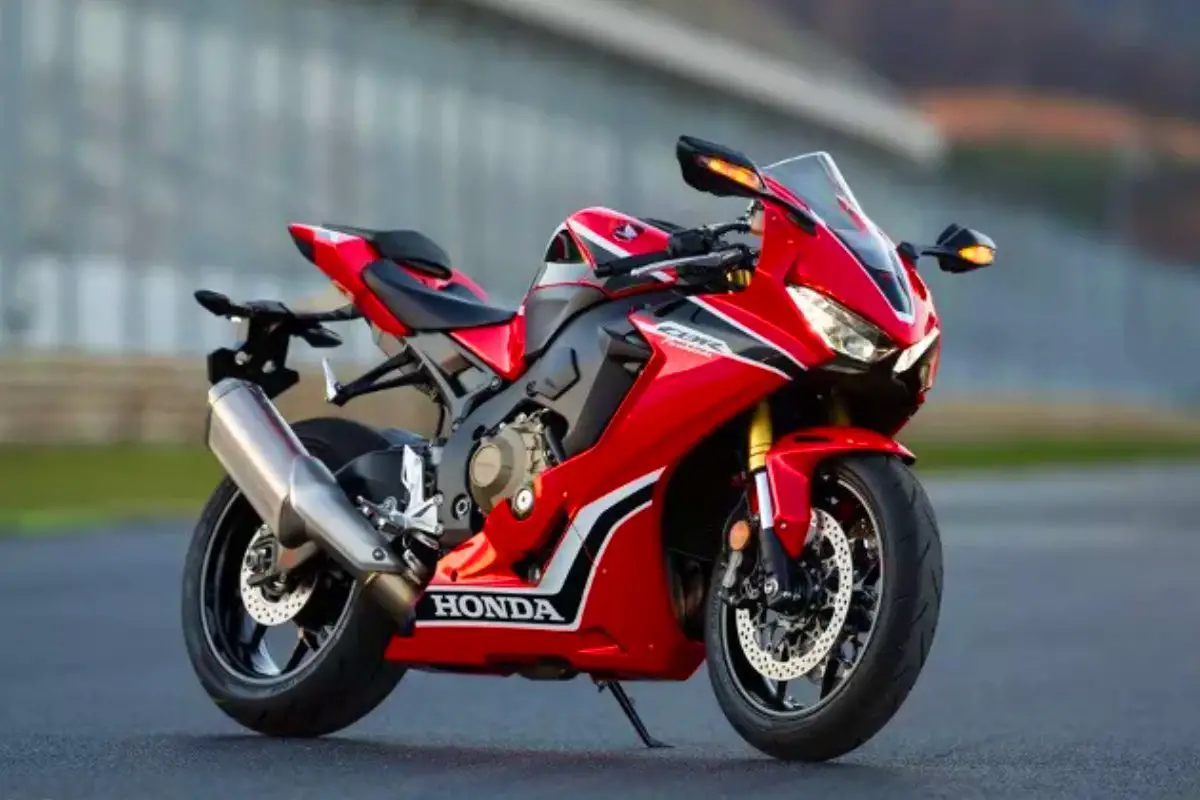 Honda CBR1000RR Features - Engine, Price, Colors and Specs, Know complete Details