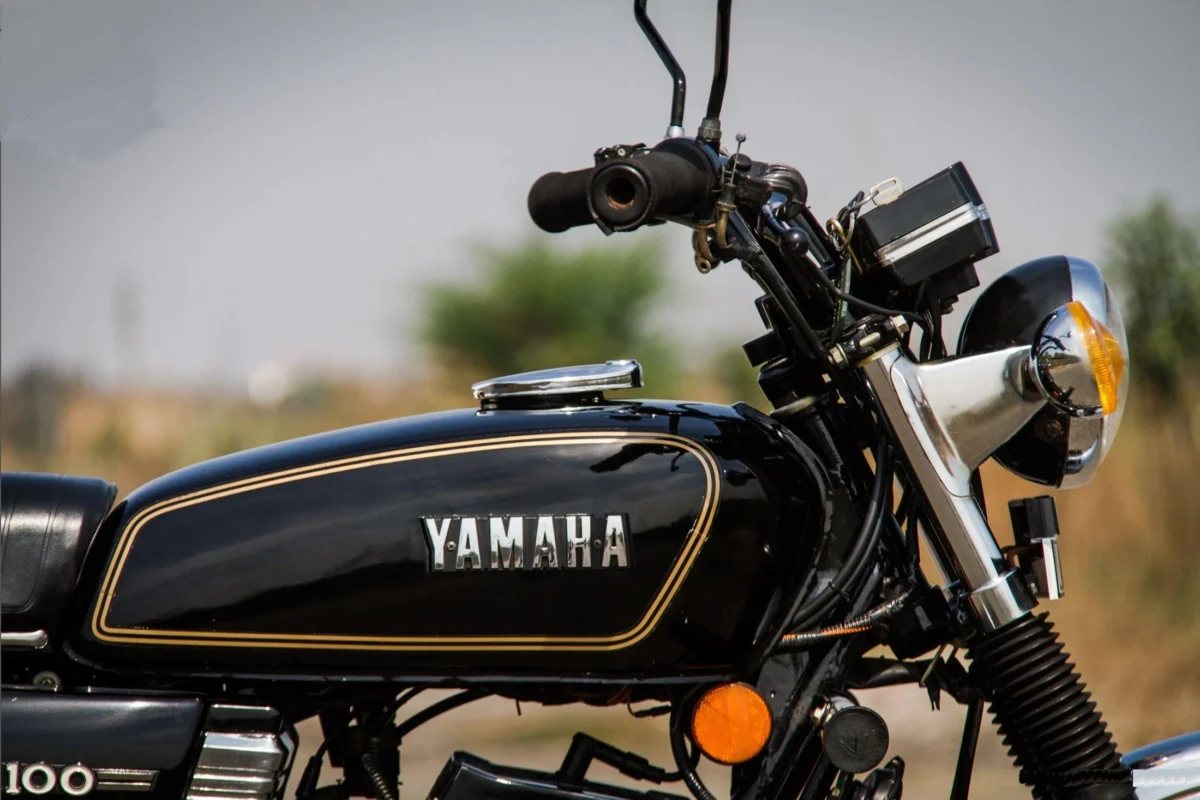Yamaha RX 100: Yamaha's Powerful 142cc Engine and 43-45 KM/L Mileage