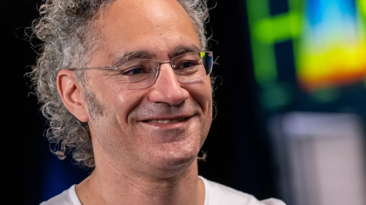 Palantir CEO says Sales so hard execs have stopped, Palantir Technologies Shares Soar After Impressive Q3 Results revenue outlook